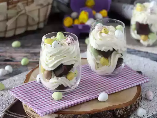 Receita Brownie no copinho coberto com creme mascarpone