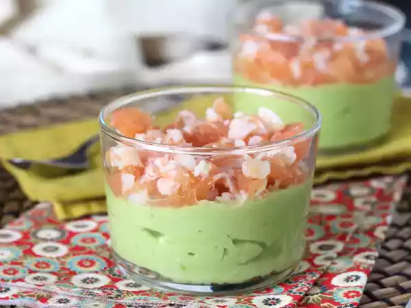Receita Verrines de abacate, camarão e toranja, bem fresquinhas!