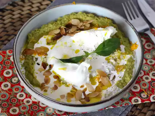 Receita Pasta cremosa de ervilhas com queijo burrata