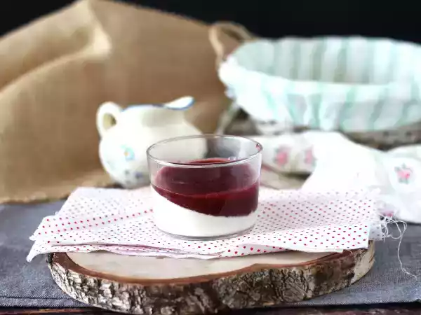 Receita Panna cotta ao coulis de frutas vermelhas