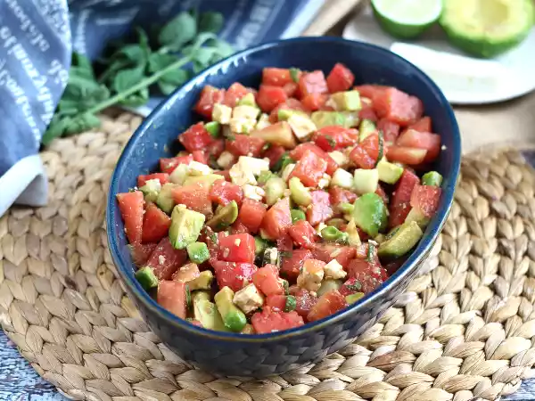 Receita Salada refrescante de melancia, feta, abacate e pepino (kate middleton)