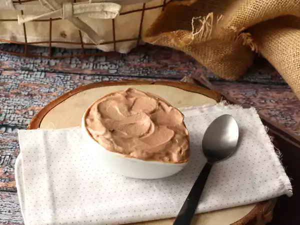 Receita Creme chantilly sabor avelã, ideal para bolos