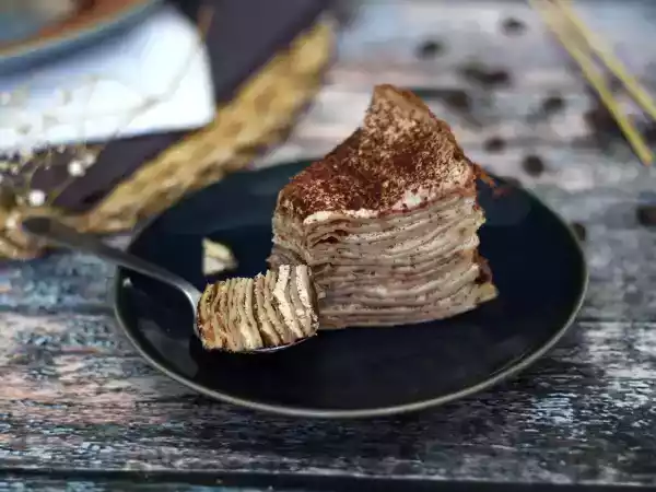 Receita Bolo camada feito com crepes e creme tiramisu