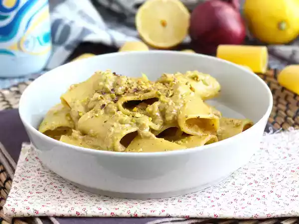 Receita Massa com molho de atum, pistache e limão siciliano