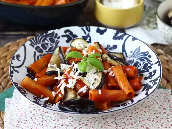 Receita Pasta alla norma, o prato italiano com berinjela, numa versão mais saudável!