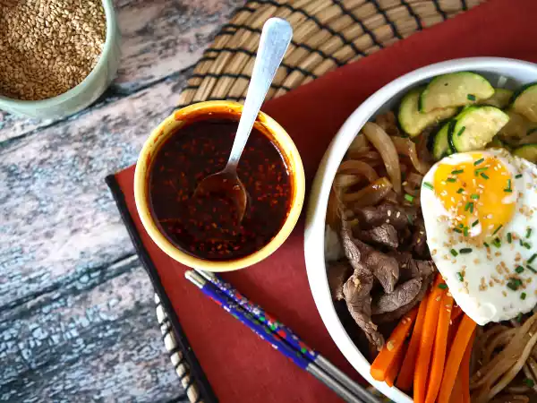Receita Molho picante coreano servido no bibimbap