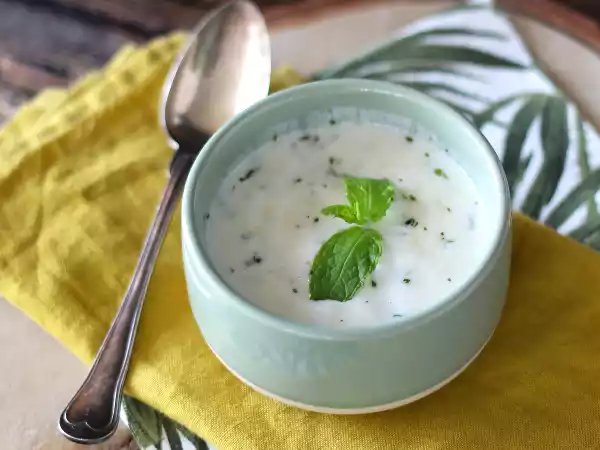 Receita Molho de iogurte com hortelã, refrescante e ideal para saladas