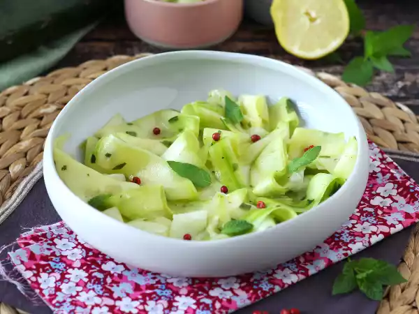 Receita Carpaccio de abobrinha, a entrada perfeita para dias mais quentes!