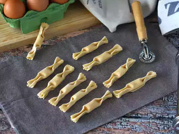 Receita Caramelle, o ravioli italiano em forma de bombom, recheado com abóbora e ricota!