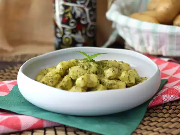Receita Nhoque de batata com molho pesto, tudo caseiro!