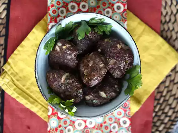 Receita Kafta, as deliciosas almôndegas turcas
