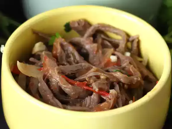 Receita Carne desfiada com molho de tomate