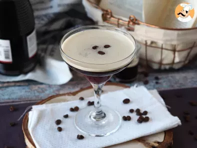 Receita Espresso martini, o melhor coquetel de café com vodka