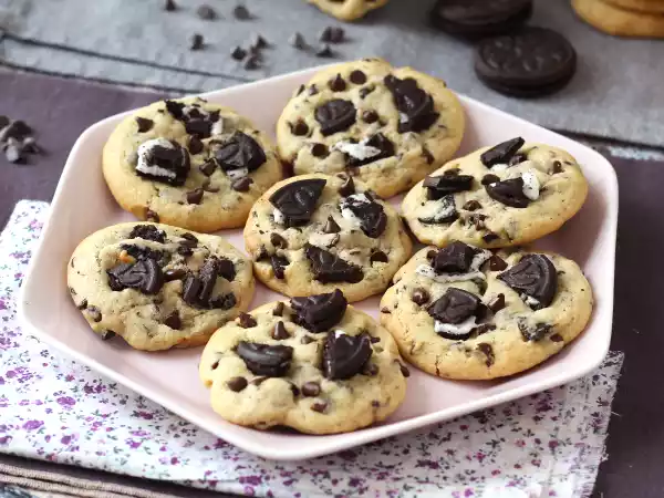 Receita Cookies gourmet com pedacinhos de oreo !