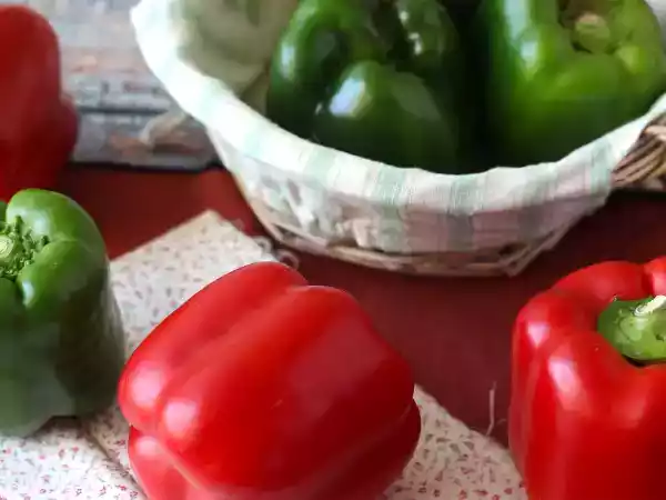 Receita Como tirar a pele de pimentão em uma frigideira?