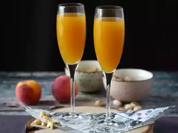Receita Bellini, o coquetel de prosecco e pêssego, fácil de fazer em casa!