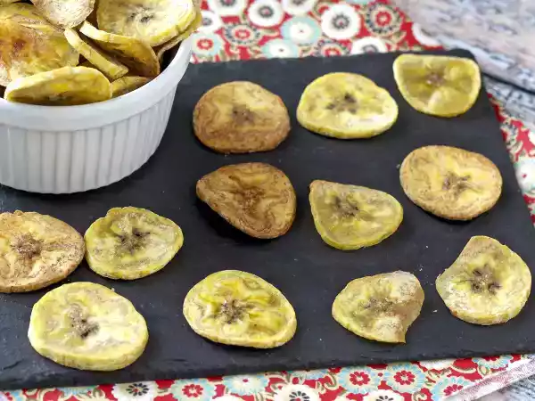 Receita Chips de banana-da-terra assados no forno, muito mais saudável