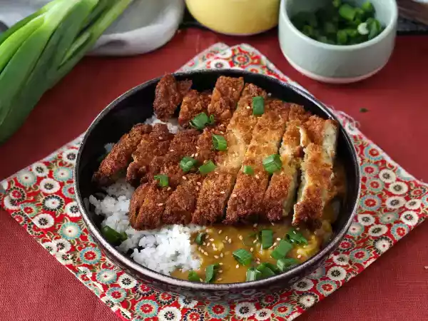 Receita Berinjela empanada (beringela panada) com farinha panko, curry japonês no estilo katsu