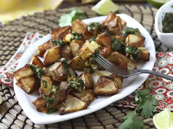 Receita Como fazer batata rústica com molho chimichurri?