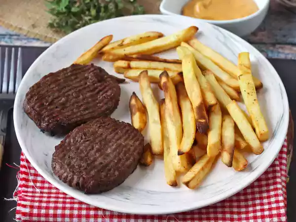 Receita Como fazer a carne do hambúrguer na air fryer?