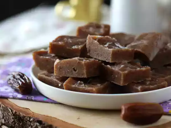Receita Fudge de tâmara, um quadradinho cheio de energia e sabor!