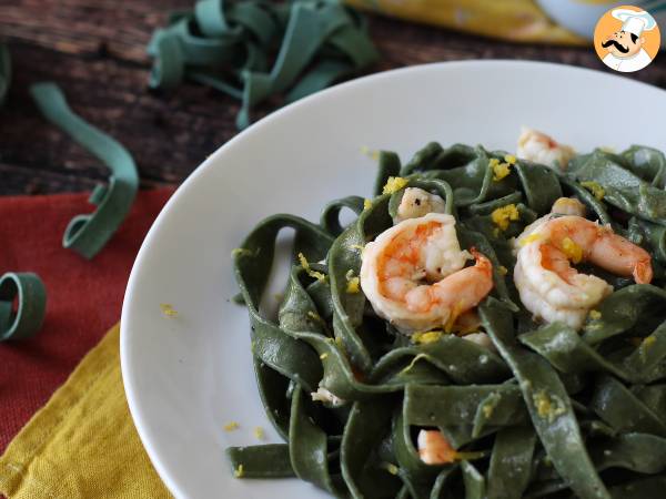 Receita Macarrão de espirulina com camarão e limão: sabor sofisticado e nutrição extra!