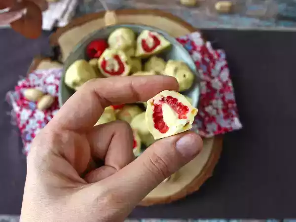 Receita Franui de framboesa com chocolate branco e pistache: impossível comer um só!