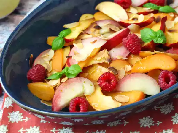 Receita Salada de frutas com pêssego, damasco e framboesa leve e deliciosa