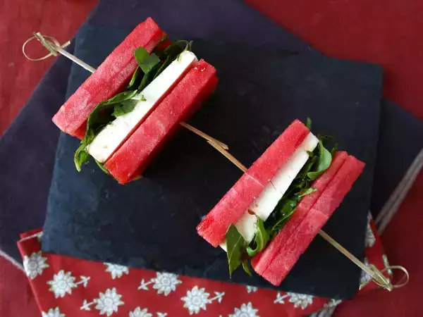 Receita Sanduíche de melancia com feta e rúcula, a receita viral mais fresca para o verão!