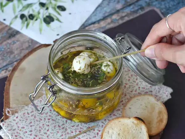 Receita Bolinhas de mussarela marinadas para um aperitivo ou salada!