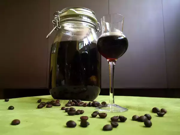 Receita Nocino: licor italiano tradicional à base de nozes