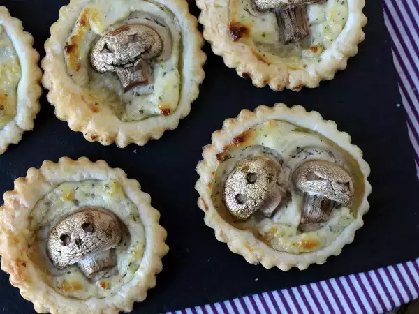 Receita Mini folhados de halloween com cogumelos e queijo cremoso