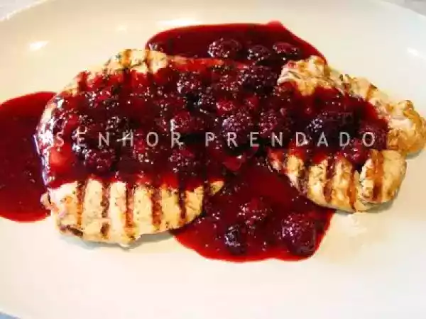 Receita Peito de frango com molho agridoce de framboesas frescas*