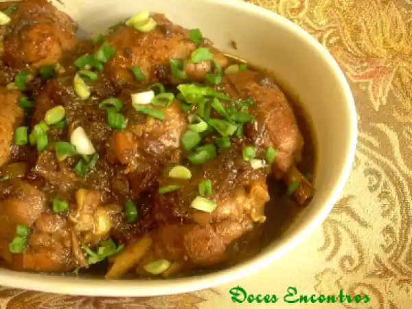 Receita Frango sul-asiático com shoyo e saquê licoroso