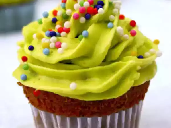 Receita Swiss meringue buttercream - cobertura tradicional para cupcakes