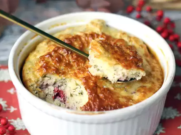 Receita Bolo proteico de frutas vermelhas: simples, fofinho e perfeito para o pós-treino