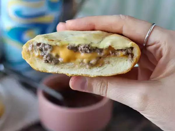 Receita Pão recheado de carne e queijo na air fryer (com massa de pizza)