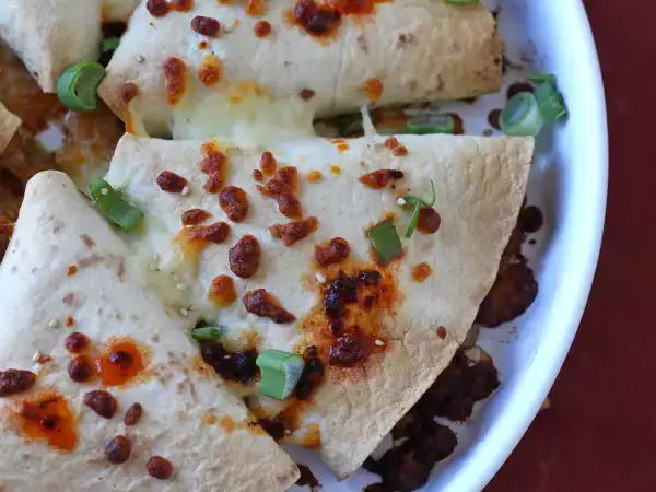 Receita Quesadilha de carne com queijo derretido e toque picante