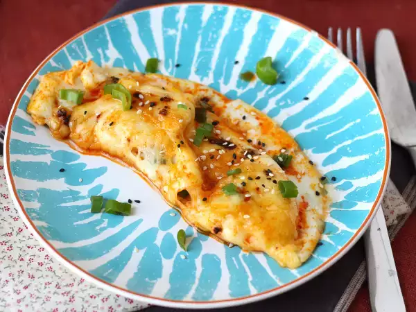 Receita Ovos fritos com mel e queijo: simples, diferente e muito gostoso