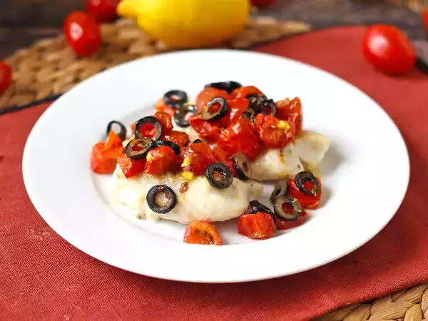 Receita Bacalhau fresco na air fryer com tomate cereja, azeitonas e limão: receita leve e rápida