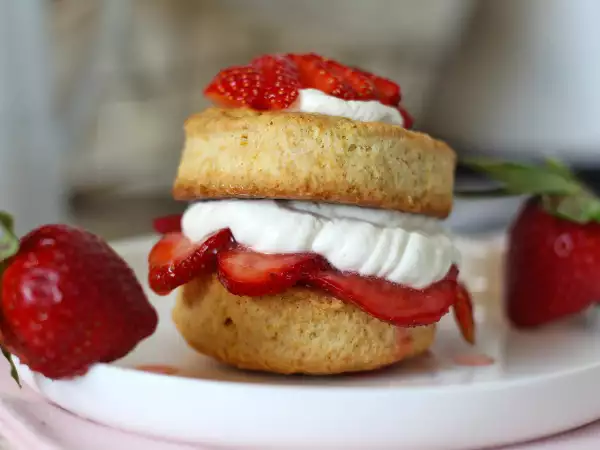 Receita Shortcake de morango: o clássico americano com chantilly e morangos que sempre dá certo