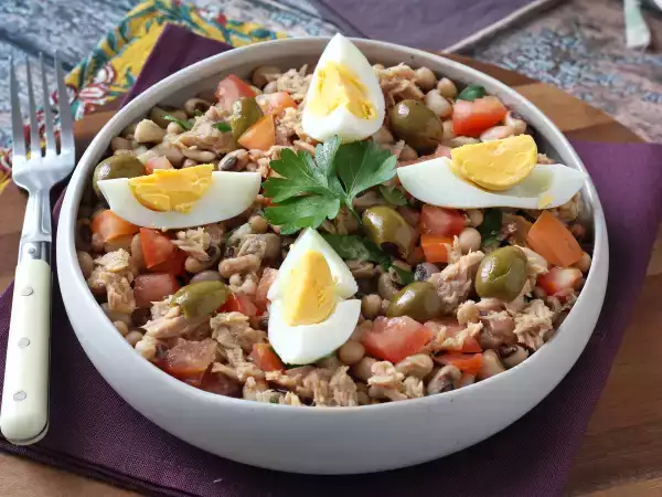 Receita Salada de feijão-frade com atum, ovo e azeitonas - receita portuguesa fácil