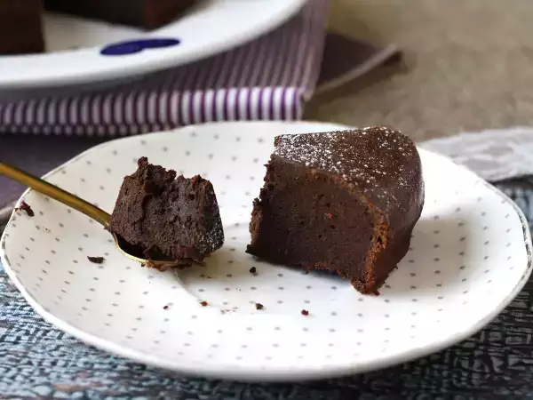 Receita Bolo de chocolate fondant com whey: sobremesa proteica fácil e deliciosa