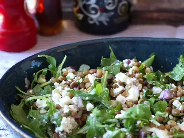 Receita Salada de lentilha rica em proteínas com queijo cottage