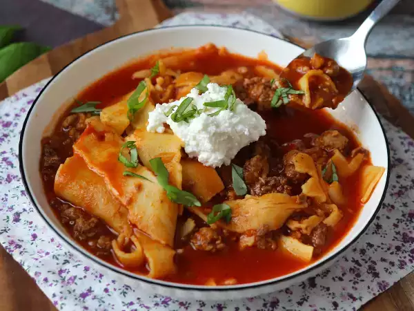 Receita Sopa de lasanha com carne, ricota e parmesão