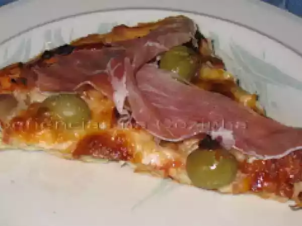 Receita Pizza de peru defumado, presunto e mozzarella