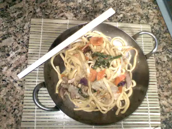 Receita Yakisoba ou chop-suey, não, é soba-suey!!