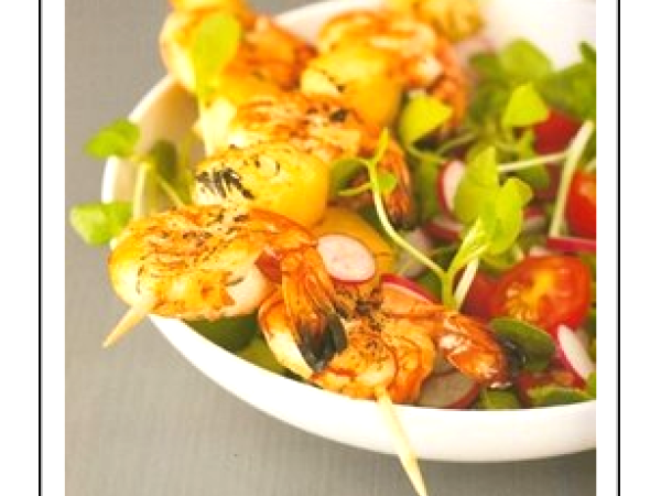 Receita Receita: espetinho de camarão e abacaxí laqueado ao xerez!