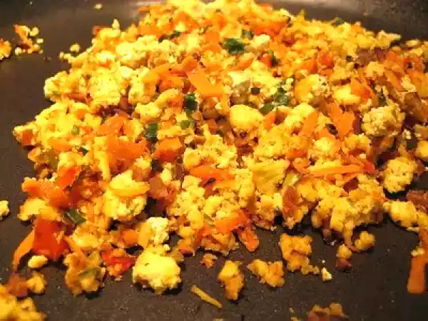 Receita Tofu mexido com tomates