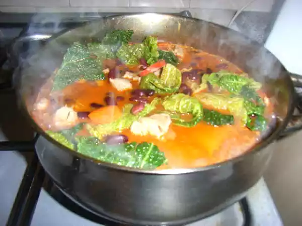 Receita Carne de porco com feijão encarnado e repolho.